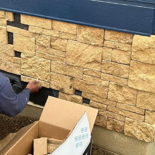 Evolve Stone Mortarless Siding Georgetown Run style in the Dune Point color